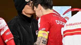 Louis Ducruet se blesse sous les yeux de sa mère la princesse Stéphanie de Monaco, ses soeurs Pauline et Camille présentes pour le soutenir