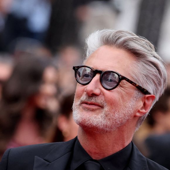 Antoine de Caunes - Montée des marches du film " Highest 2 Lowest " lors du 78ème Festival International du Film de Cannes, au Palais des Festivals à Cannes. Le 19 mai 2025
© Jacovides-Moreau / Bestimage