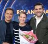 Exclusif - Anniversaire surprise pour Justine Henin, avec Laurent Luyat et Matthieu Lartot sur le plateau de France Télévisions lors des Internationaux de France de Tennis de Roland Garros 2024, le 1er juin 2024. © Bertrand Rindoff/Bestimage