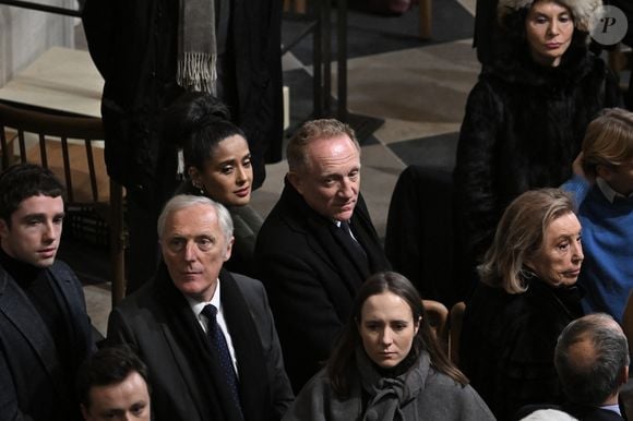 Parmi les convives, on pouvait compter sur Salma Hayek et son mari François-Henri Pinault. 

Salma Hayek, François-Henri Pinault, Maryvonne Pinault during official reopening ceremony of Notre-Dame Cathedral in Paris, France on December 7, 2024, after more than five-years of reconstruction work following the April 2019 fire. © Eliot Blondet/Pool/Bestimage