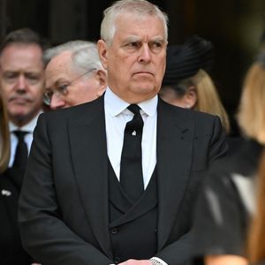 Le prince Andrew quittant la chapelle Saint-Georges du château de Windsor, en Angleterre, après la cérémonie annuelle de l'Ordre de la Jarretière. Photo par Backgrid UK/ Bestimage