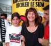 Dans une deuxième story, la maman de Marlowe et de Laszlo publie un portrait de Jane Birkin et dresse le portrait d'une mère qu'elle admirait profondément.

Archives : Jane Birkin et Lou Doillon à la 2ème marche pour la vie organisée par l'association Aides en 1995 @BOWEN / BESTIMAGE
