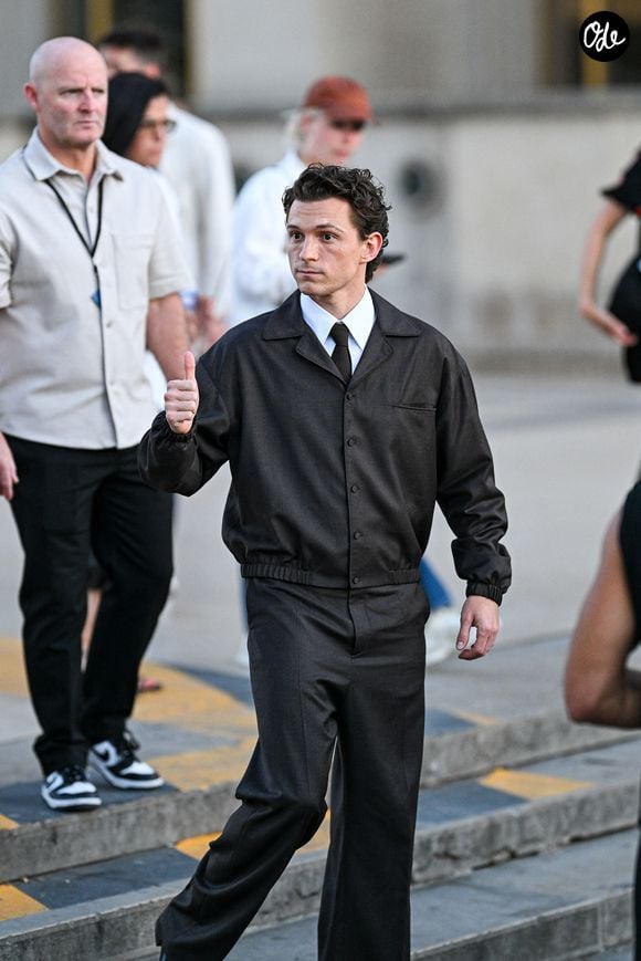 Le secret absolu de cette spectaculaire métamorphose s'appelle "Cindy". Il s'agit d'une intense séance de CrossFit de 20 minutes chrono.

Tom Holland - Les acteurs du film L'Odyssée (The Odyssey) arrivent au photocall du film au Trocadéro à Paris le 7 juillet 2026.

© Pierre Perusseau / Bestimage