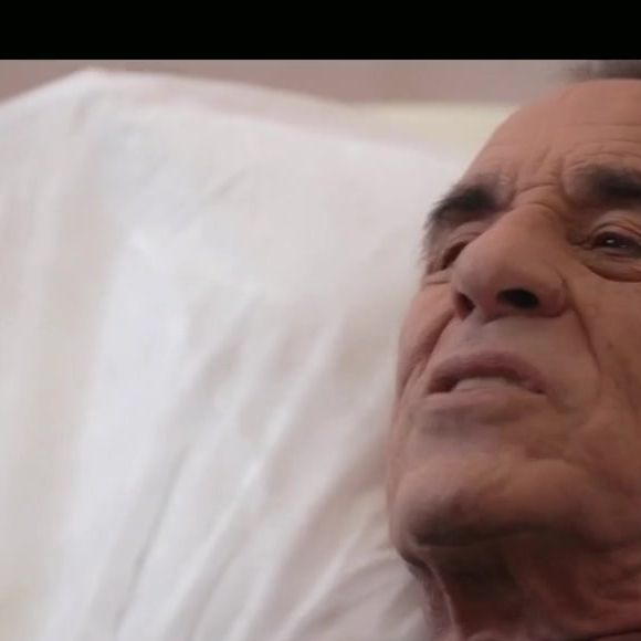 "La face cachée de l’homme en noir" retrace en dix chapitres sa vie, sa carrière et surtout son combat contre la maladie.

Capture d'écran du documentaire "La face cachée de l'Homme en Noir" sur TF1