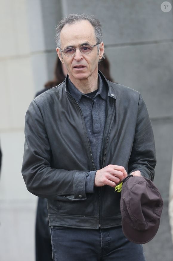 Le chanteur se trouvait à la gare Lille-Europe le 6 janvier dernier

Jean-Jacques Goldman lors des obsèques de Véronique Colucci au cimetière communal de Montrouge, le 12 avril 2018.