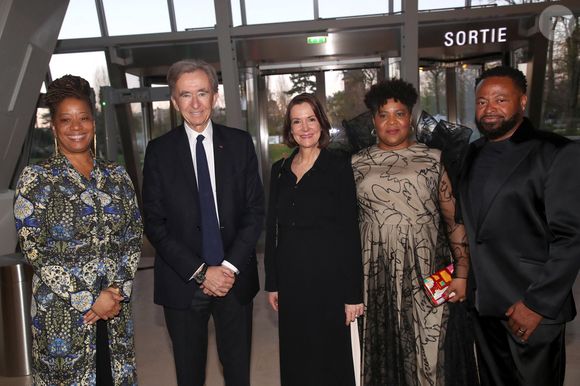 Lisane Basquiat, Bernard Arnault, Denise Campbell Bauer (Ambassadrice USA à Paris), Jeanine Heriveaux et son mari Hervé Heriveaux - Vernissage de l’Exposition "Basquiat X Warhol à quatre mains" à La Fondation Louis Vuitton à Paris le 3 Avril 2023. © Bertrand Rindoff / Bestimage