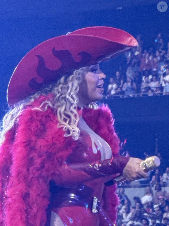 Beyoncé se produit lors du dernier concert de sa tournée Cowboy Carter Tour au Tottenham Hotspur Stadium à Londres. 2025.