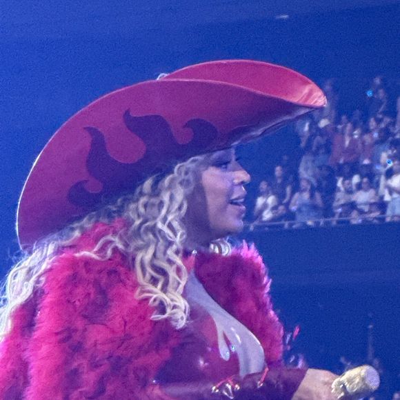 Beyoncé se produit lors du dernier concert de sa tournée Cowboy Carter Tour au Tottenham Hotspur Stadium à Londres. 2025.