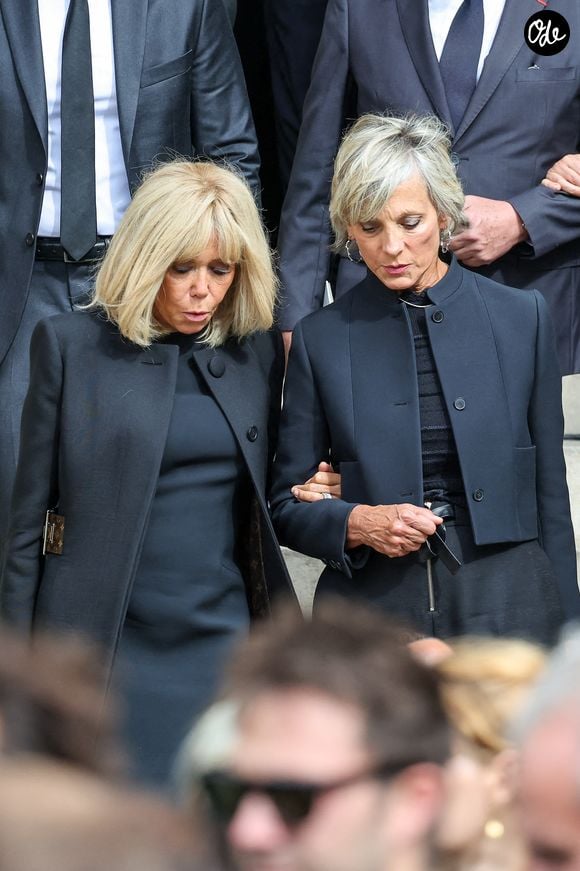 Brigitte Macron, Hélène Mercier-Arnault - Sortie des obsèques de Mathilde Favier en l'église Saint-Sulpice à Paris le 31 aout 2026. © Dominique Jacovides-Cyril Moreau/Bestimage