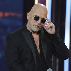 Pascal Obispo - Les célébrités se mobilisent pour la 38ème édition du Téléthon dans les studios de France 2 à Paris, le 29 novembre 2024. 
© Coadic Guirec / Bestimage