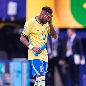 La spécialiste explique également que vivre constamment en "pilote automatique" peut favoriser l'anxiété, l'insomnie et l'épuisement émotionnel.

Neymar après la défaite du Brésil contre la Norvège lors de la Coupe du monde 2026 au Jersey Stadium de New York, le 5 juillet 2026.

© Zuma Press / Bestimage