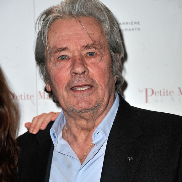 Alain Delon - Photocall de la 2eme soiree d'inauguration du restaurant de 'La Petite Maison Nicoise' a l'hotel Fouquet's Barriere a Paris le 22 Janvier 2013. © Agence / Bestimage