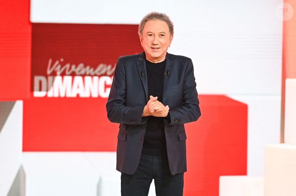 Exclusif - Michel Drucker - Enregistrement de l'émission "Vivement Dimanche" au Studio Gabriel à Paris, présentée par M.Drucker et diffusée le 5 octobre sur France 3
© Guillaume Gaffiot / Bestimage