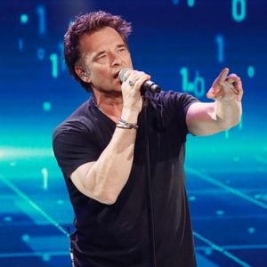 Exclusif - David Hallyday lors de l'enregistrement de l'émission "Famille je vous aime" présentée par M. Drucker et qui sera diffusée le 13 juin 2025 sur France 3, aux Studios rive gauche à Paris, France, le 15 avril 2025. © Clovis-Gaffiot/Bestimage
milles !