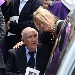 Louis Édouard Carrère (Mari de la défunte) et sa fille Marina - Sorties des obsèques de l'académicienne Hélène Carrère d'Encausse en l'église Saint-Germain-des-Près à Paris. Le 11 août 2023