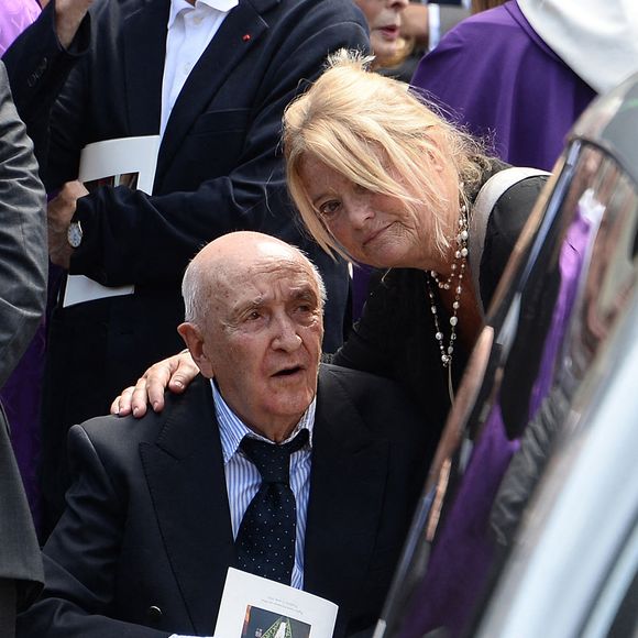 Louis Édouard Carrère (Mari de la défunte) et sa fille Marina - Sorties des obsèques de l'académicienne Hélène Carrère d'Encausse en l'église Saint-Germain-des-Près à Paris. Le 11 août 2023