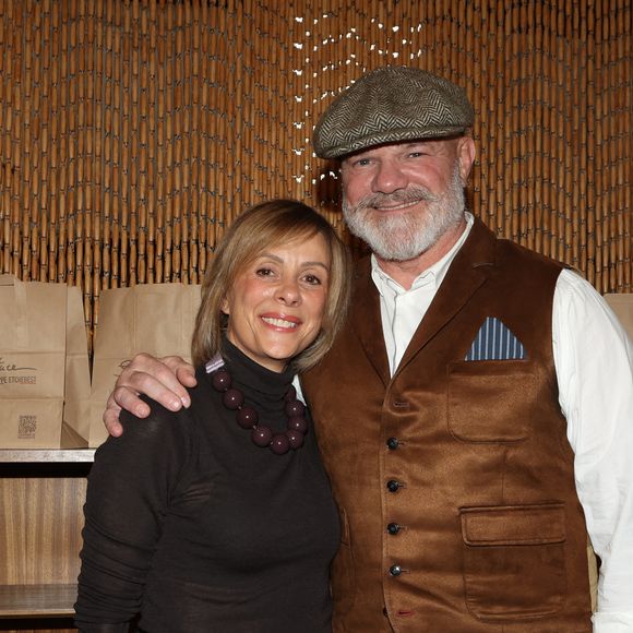 Exclusif - Le chef Philippe Etchebestet sa femme Dominique - Le chef Philippe Etchebest ouvre son restaurant éphémère "Signature" du 9 au 30 octobre au 25 rue Sedaine à Paris dans le 11ème arrondissement le 8 octobre 2025. © Jean-Marc Lhomer/Bestimage