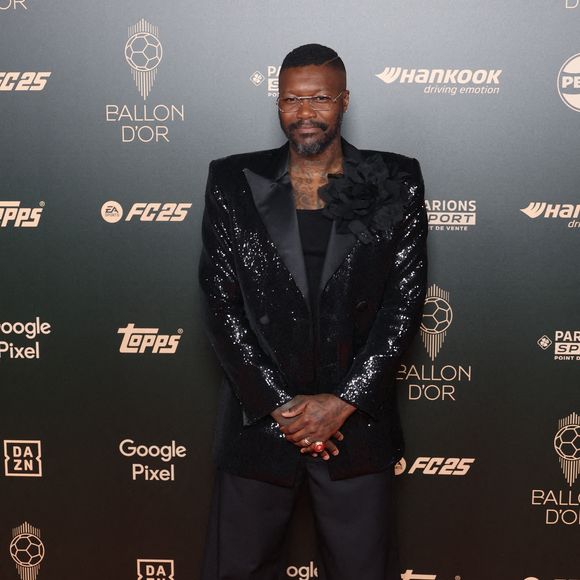 Djibril Cissé à son arrivée à la cérémonie du Ballon d'Or 2024 au théâtre du Châtelet, le 28 octobre 2024 à Paris, en France. Photo de Jérôme Dominé/ABACAPRESS.COM