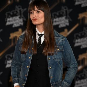Clara Luciani au photocall de la 26ème édition des NRJ Music Awards à Cannes, le 1er novembre 2024. © Bebert-Guignebourg/Bestimage