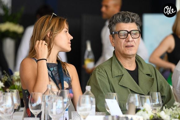 La fille de Marc Lavoine et de la designer Sarah Poniatowski multiplie les expériences prometteuses.

Exclusif - Yasmine Lavoine et son père Marc Lavoine dans l'Espace VIP lors de la 9ème édition du "Longines Paris Eiffel Jumping" au Champ de Mars à Paris, le 24 juin 2024. 

© Perusseau-Veeren/Bestimage
