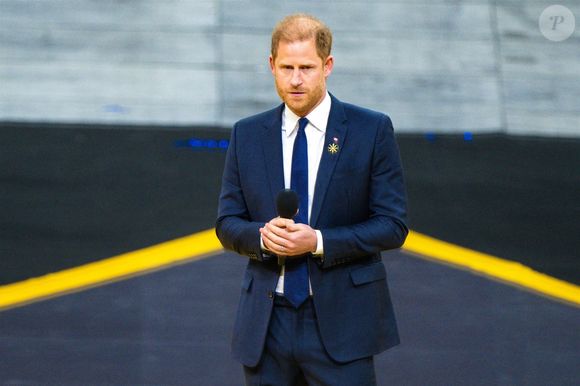 Si le discours du prince Harry a marqué les esprits, la cérémonie a également été rythmée par des performances grandioses...

Le prince Harry et Meghan Markle assistent à la cérémonie d'ouverture des "Invictus Games Vancouver Whistler 2025" au Canada le 8 février 2025. Backgrid USA / Bestimage