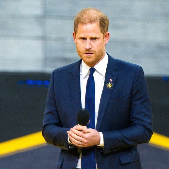 Si le discours du prince Harry a marqué les esprits, la cérémonie a également été rythmée par des performances grandioses...

Le prince Harry et Meghan Markle assistent à la cérémonie d'ouverture des "Invictus Games Vancouver Whistler 2025" au Canada le 8 février 2025. Backgrid USA / Bestimage