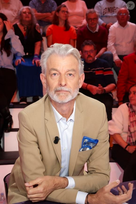 Exclusif - Gilles Verdez, sur le plateau de TBT9 présenté par C.Hanouna, et diffusé en direct sur W9, Paris, France, le 15 octobre 2025. © Jack Tribeca / Bestimage