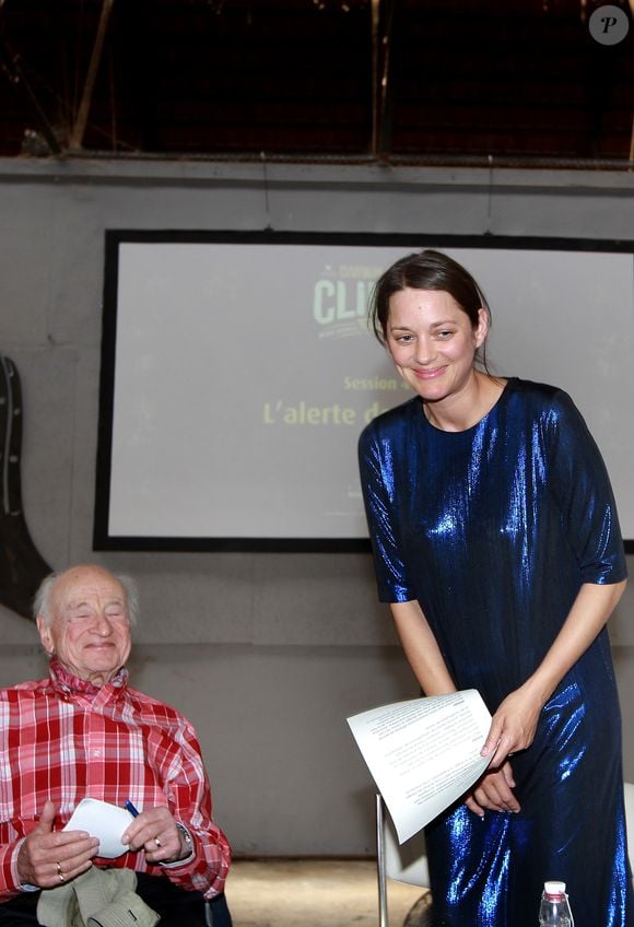 Exclusif - L'actrice Marion Cotillard et le philosophe Edgar Morin (Edgar Nahoum) lancent l'opération écologie internationale "Darwin Alerte" pour protéger la planète, à Bordeaux, France, le 10 septembre 2016, à l'occasion du Congres "Ocean Climax" qui plaide pendant 3 jours avec conférences et concerts pour la défense des océans et de l'environnement.  © Bernard- Cottereau/Bestimage