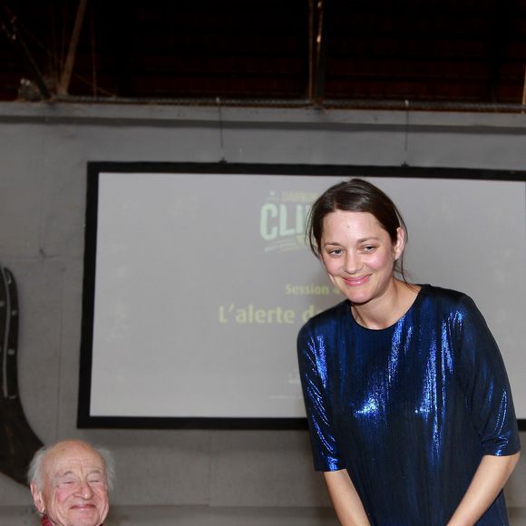 Exclusif - L'actrice Marion Cotillard et le philosophe Edgar Morin (Edgar Nahoum) lancent l'opération écologie internationale "Darwin Alerte" pour protéger la planète, à Bordeaux, France, le 10 septembre 2016, à l'occasion du Congres "Ocean Climax" qui plaide pendant 3 jours avec conférences et concerts pour la défense des océans et de l'environnement.  © Bernard- Cottereau/Bestimage