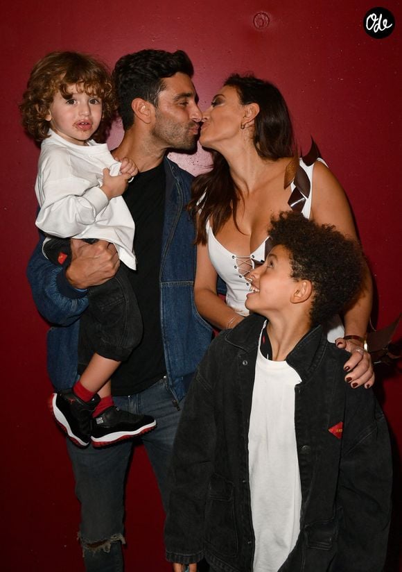 Elle explique avoir développé une relation très forte avec Gianni après avoir vécu seule avec lui pendant plusieurs années.

Rachel Legrain Trapani, son compagnon Valentin Leonard avec leurs fils Andrea et Gianni - En coulisses lors du défilé d'ouverture du Salon du Chocolat 2022 à Paris, Porte de Versailles, le 27 octobre 2022.
© Veeren / Pierre Perusseau / Bestimage