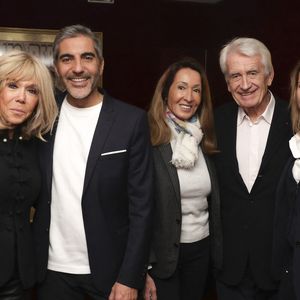 Brigitte Macron, Ary Abittan, Nicole et Gilbert Coullier, Tiphaine Auzière, lors de la première du nouveau spectacle de Ary Abittan, "Ary Abittan Authentique" aux Folies Bergère à Paris, France, le 07 décembre 2025. © Jack Tribeca / Bestimage