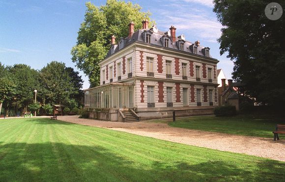 Le Château de Dammarie-Les-Lys (Seine-et-Marne) transformé en studio-école pour les candidats du jeu de TF1 Star Academy qui y passeront douze semaines à partir du 20 octobre 2001 - Photo by Eric Travers/ABACAPRESS.COM