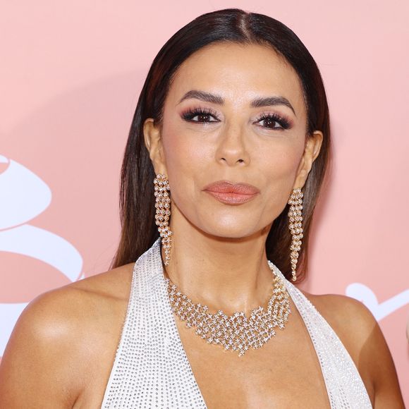 Eva Longoria - Photocall du "Global Gift Gala" sur la Môme Plage lors du 79ème Festival international du Film de Cannes le 20 mai 2026. © Denis Guignebourg/Bestimage