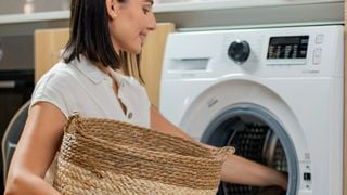 Mettre des boules de papier aluminium dans la machine à laver : à quoi ça sert et pourquoi c’est recommandé