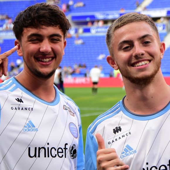 Mais ce n'est pas tout : Inoxtag confie avoir prévenu son ami au début de son histoire d'amour avec la danseuse.

Inoxtag et Michou lors d'un match de football.
Romain Doucelin / Bestimage