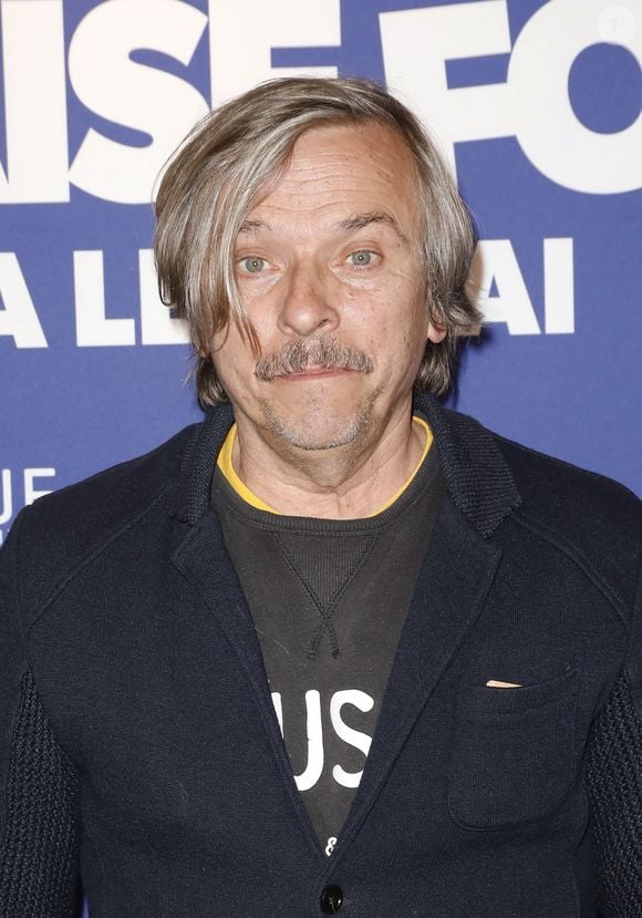 Il s'agit de Pascal Demolon, que vous avez sans doute déjà vu à plusieurs reprises au cinéma 

Info - L’acteur Pascal Demolon écarté d’un festival en raison d’accusations de violences conjugales - Pascal Demolon - Avant-première du film "De Mauvaise Foi" à l'UGC Bercy à Paris le 29 avril 2025. © Marc Ausset-Lacroix/Bestimage