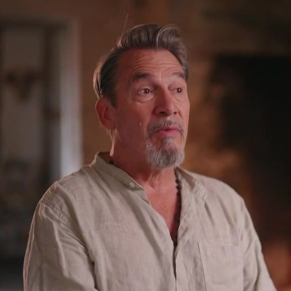 Florent Pagny, de retour avec son album "Grandeur nature", s’est confié dans "Paris Match" sur son état de santé et son quotidien après la maladie. 

Capture d'écran de l'émission "Sept à Huit".