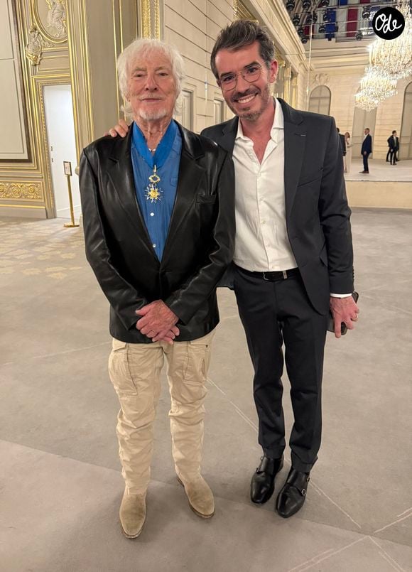 Damien Nougarède, Hugues Aufray - Hugues Aufray (97 ans) a été élevé au rang de commandeur de l'ordre national du Mérite par Emmanuel Macron au palais de l’Elysée à Paris le 15 septembre 2026. | 00770130