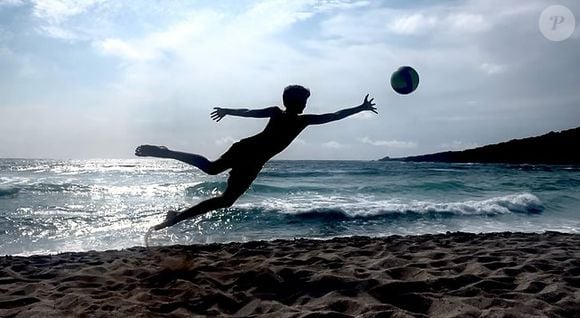 Il était accompagné de son fils Joseph.

Thierry Neuvic a partagé des photos de son fils Joseph, dont la maman est Jenifer, lors de leurs vacances. Instagram le 21 août 2025.