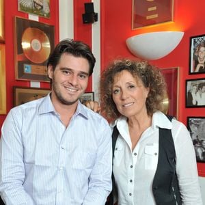 Mireille Dumas et Julien Dassin en séance photo pour l'enregistrement de 'Vie Privée Vie Publique' le 20 septembre 2012 à Paris, France. Photo Max Colin/Abaca
