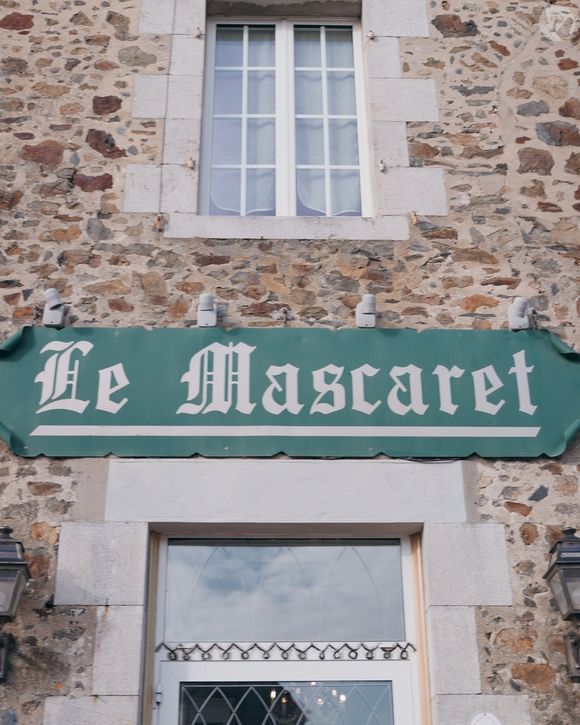 Avec son épouse, il tient le prestigieux établissement Le Mascaret, situé à Blainville-sur-Mer dans la Manche.

Philippe Hardy, chef du restaurant étoilé Le Mascaret.