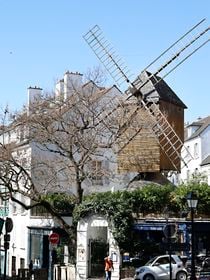 L’héritière d’un monument de la littérature poussée à quitter l’appartement parisien de son célèbre grand-père, elle a finalement gagné