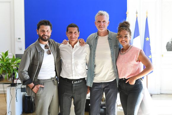 Parmi les 200 candidats en lice : un duo père-fils, un concurrent non-voyant et de nombreux athlètes prêts à tout pour atteindre la finale.

Christophe Beaugrand, David Lisnard, Denis Brogniart, Anaïs Grangerac - D.Lisnard, maire de Cannes, reçoit les animateurs de l'émission Ninja Warrior, à l'Hôtel de Ville de Cannes, le 31 mars 2025. 
© Lionel Urman / Bestimage