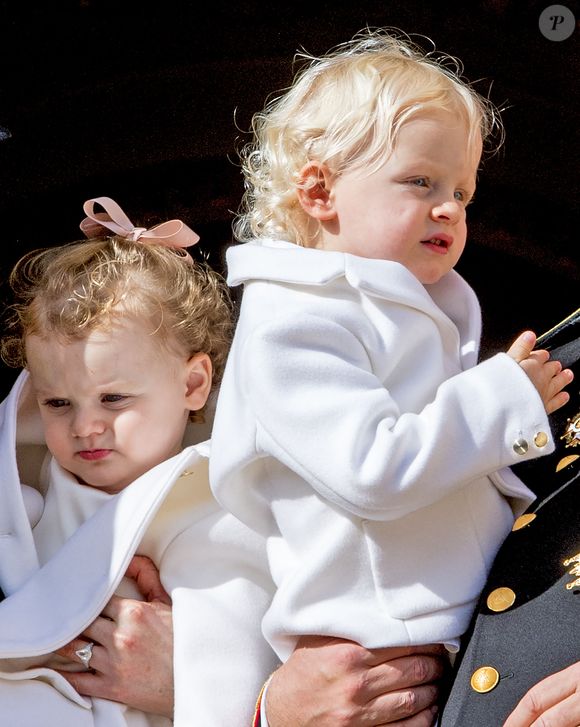 La princesse Charlène de Monaco avec la princesse Gabriella, le prince Albert II de Monaco avec le prince Jacques. La Fête Nationale de Monaco, également connue sous le nom de Fête du Prince Souverain, est actuellement célébrée chaque année à Monaco le 19 novembre 2016.  Photo by Robin Utrecht/ABACAPRESS.COM