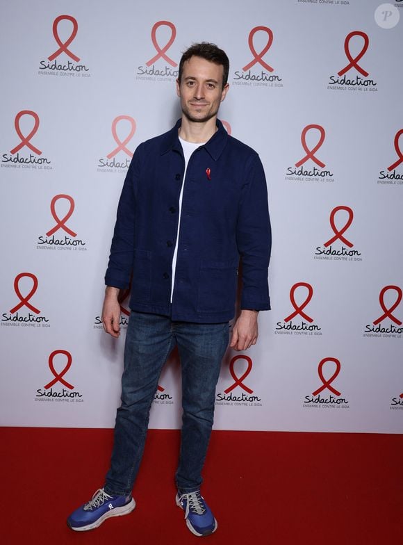 Hugo Clément - Photocall de la soirée de lancement du "Sidaction" au théâtre Edouard VII à Paris le 4 mars 2024. © Denis Guignebourg/Bestimage