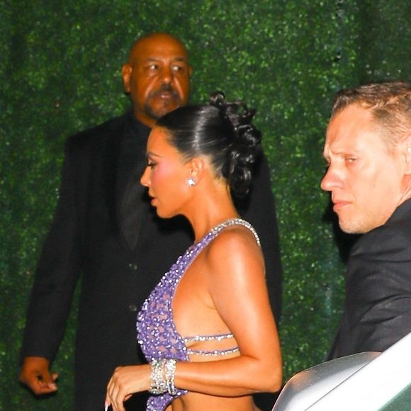 Kim Kardashian à la soirée d'anniversaire de sa maman Kris Jenner à Beverly Hills, dans la maison de Jeff Bezos, le 8 novembre 2025. © Backgrid USA / Bestimage

Pictured: Kim Kardashian