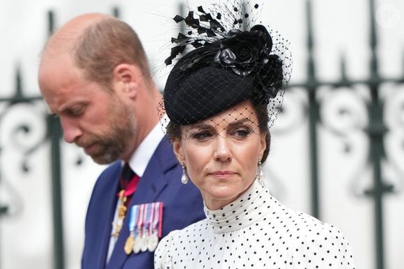 Le prince William, prince de Galles, et Catherine (Kate) Middleton, princesse de Galles - - La famille royale britannique et les personnalités à la sortie du service d'action de grâce à l'abbaye de Westminster à Londres, à l'occasion du 80ème anniversaire du jour de la Victoire en Europe (VE Day).Julien Burton / Bestimage