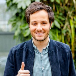 Son public peut s’attendre à le retrouver prochainement sur scène, avec un artiste ressourcé et inspiré par son projet dans la forêt.

Vianney Bureau à la sortie de l'enregistrement de l'émission "Vivement Dimanche Prochain" au studio Gabriel à Paris, France, le 26 mars 2021, présentée par Michel Drucker et diffusée le 11 avril 2021. © Christophe Clovis/Bestimage