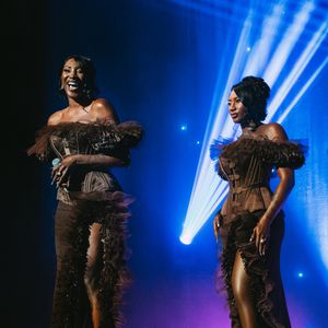 la chanteuse de 30 ans a salué le travail de toute l'équipe

Exclusif - Aya Nakamura fait son entrée au musée Grévin, le 12 juin 2025. Avec plus de 6 milliards de streams et 24 certifications de disques de diamant (16 en France, 8 à l'international), la chanteuse de 30 ans a découvert son double de cire (robe JP Gaultier) en déclarant au journal "Le Parisien", "C'est super prestigieux d'être ici, je vais être accompagnée de Rihanna, Lady Gaga, Beyoncé, des artistes avec qui j'ai grandi, donc c'est une grosse fierté pour moi aujourd'hui". A la suite de l'inauguration, gardée secrète jusqu'au dernier moment, les fans pourront admirer la statue de leur idole à partir du 13 juin 2025.
© Camulo James / Bestimage