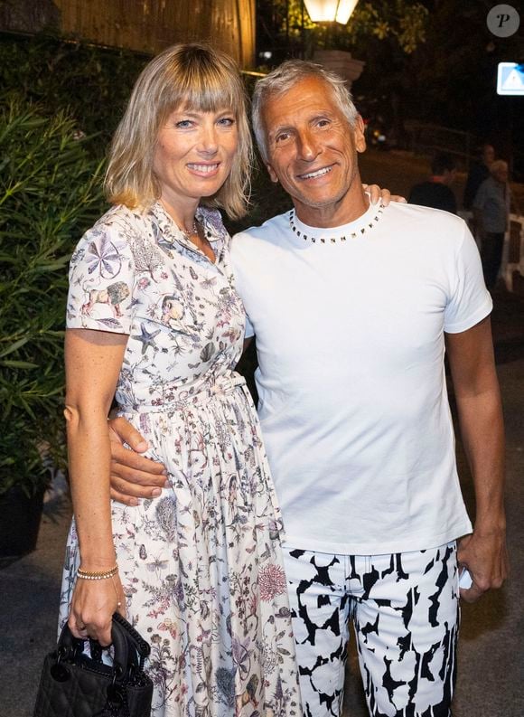 Nagui et sa femme Mélanie Page lors du spectacle "Les gros patinent bien" au théâtre de Verdure lors du 41ème Festival de Ramatuelle, le 10 août 2025. 

© Cyril Bruneau / Bestimage